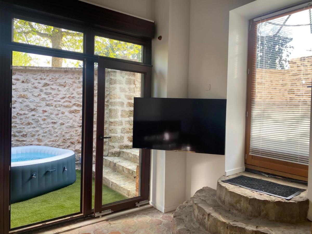 Studio Duplex Avec Spa Et Cour Privee Bonnelles エクステリア 写真