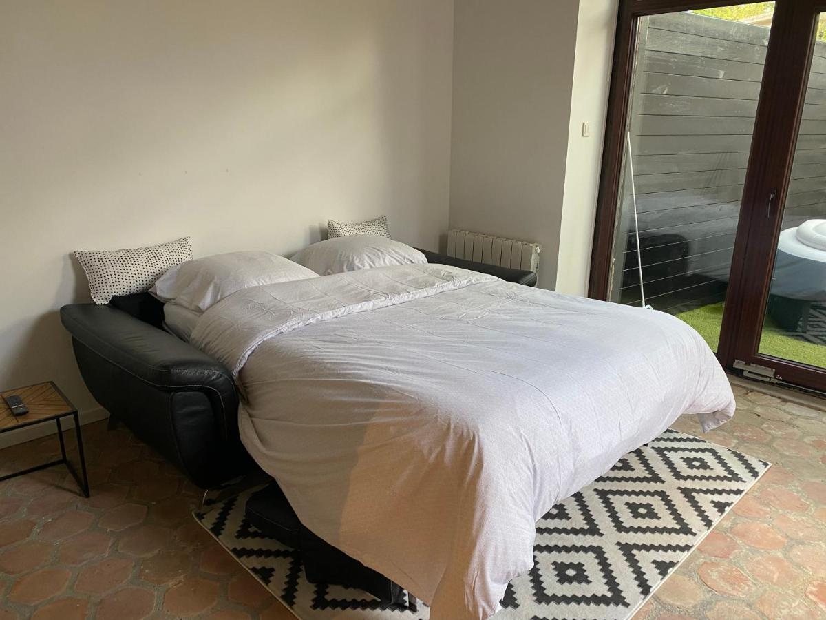 Studio Duplex Avec Spa Et Cour Privee Bonnelles エクステリア 写真