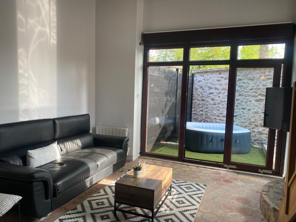 Studio Duplex Avec Spa Et Cour Privee Bonnelles エクステリア 写真