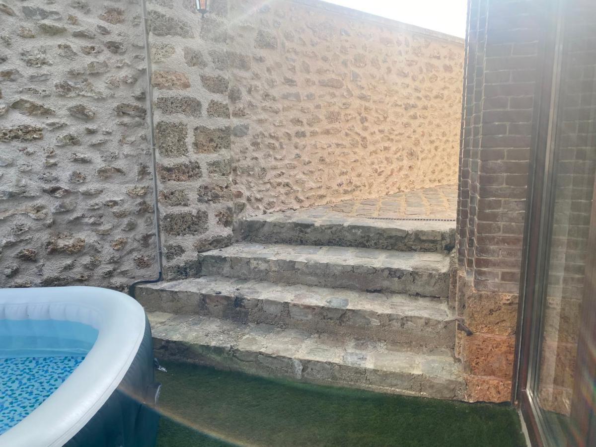 Studio Duplex Avec Spa Et Cour Privee Bonnelles エクステリア 写真